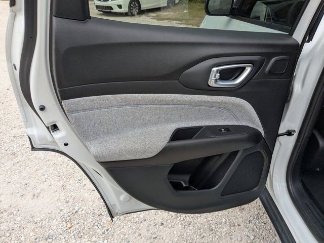 Used 2025 Jeep Compass Latitude w/ Sun & Sound Group image 25