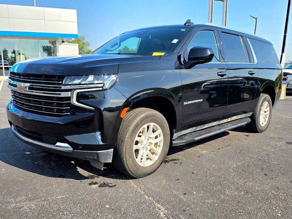 Used 2024 Chevrolet Suburban LT AWD/4WD image 2