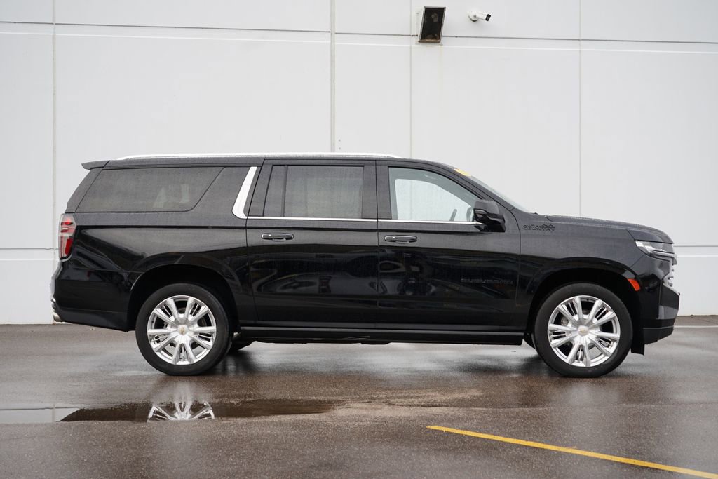 Used 2023 Chevrolet Suburban High Country w/ Premium Package image 2