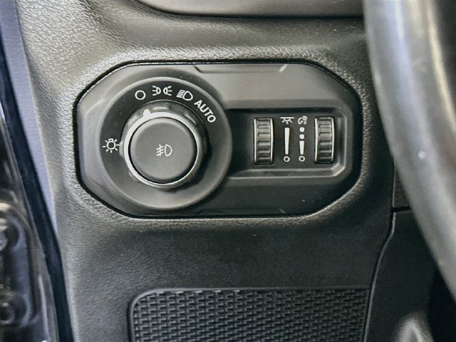 Used 2018 Jeep Wrangler Unlimited Sport AWD/4WD image 11