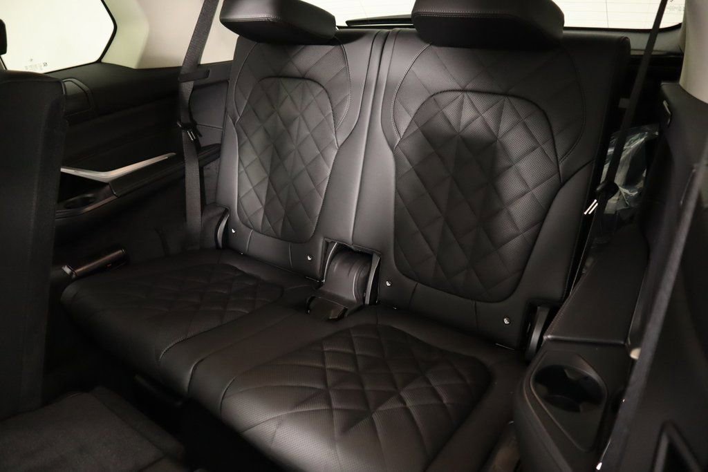 New 2025 BMW X7 xDrive40i w/ Parking Assistance Package image 14