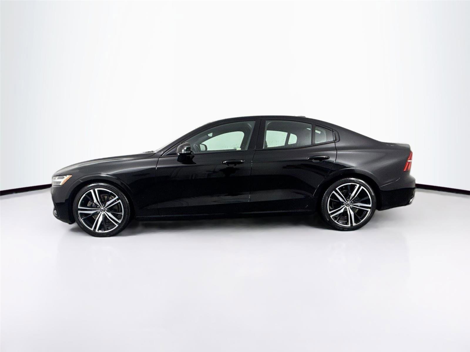 Used 2019 Volvo S60 T5 R-Design image 14