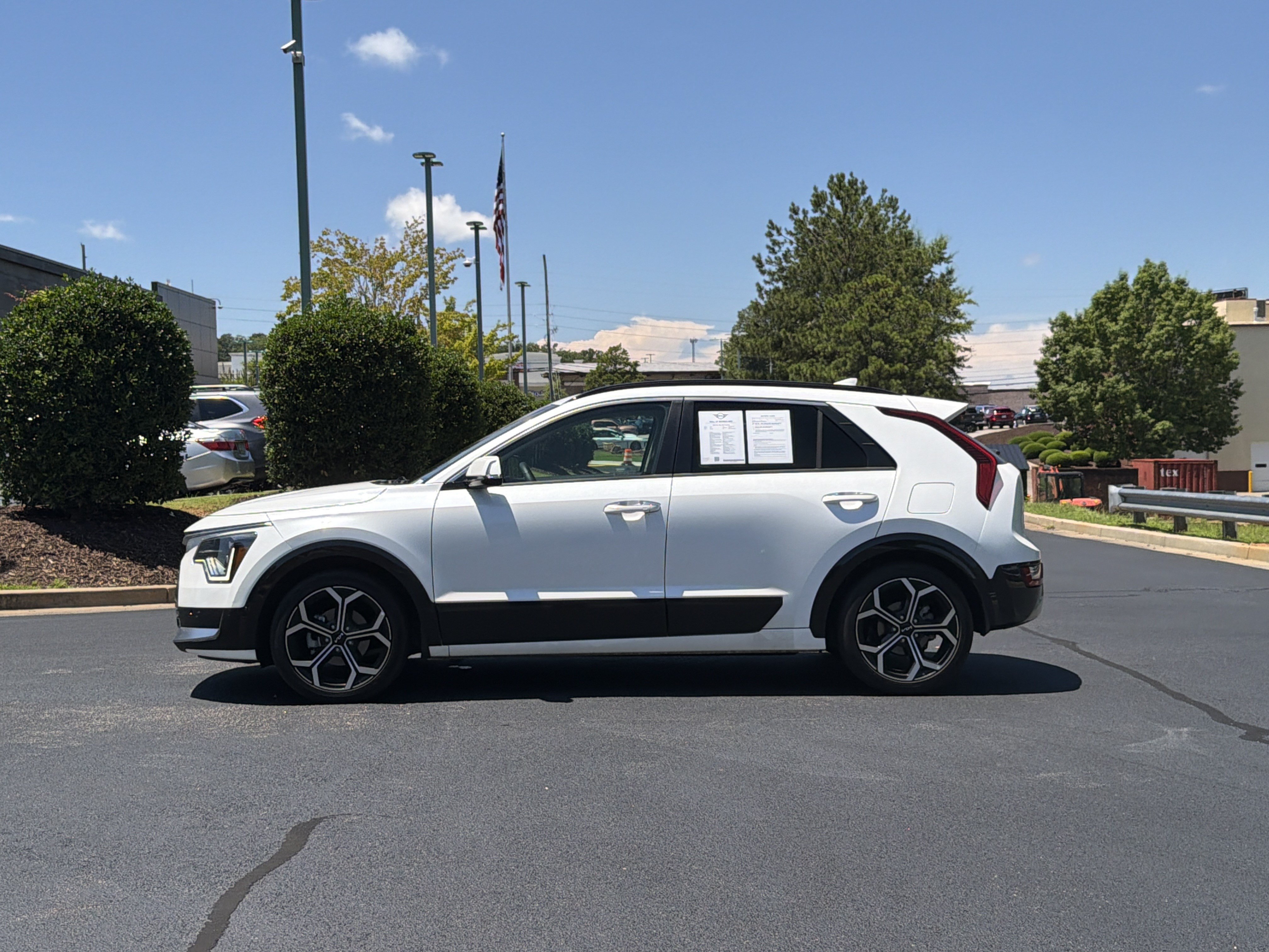 Used 2023 Kia Niro SX Touring FWD image 14