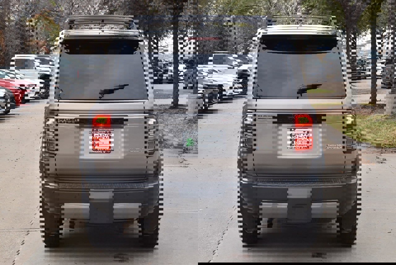 Used 2025 Toyota Land Cruiser image 9