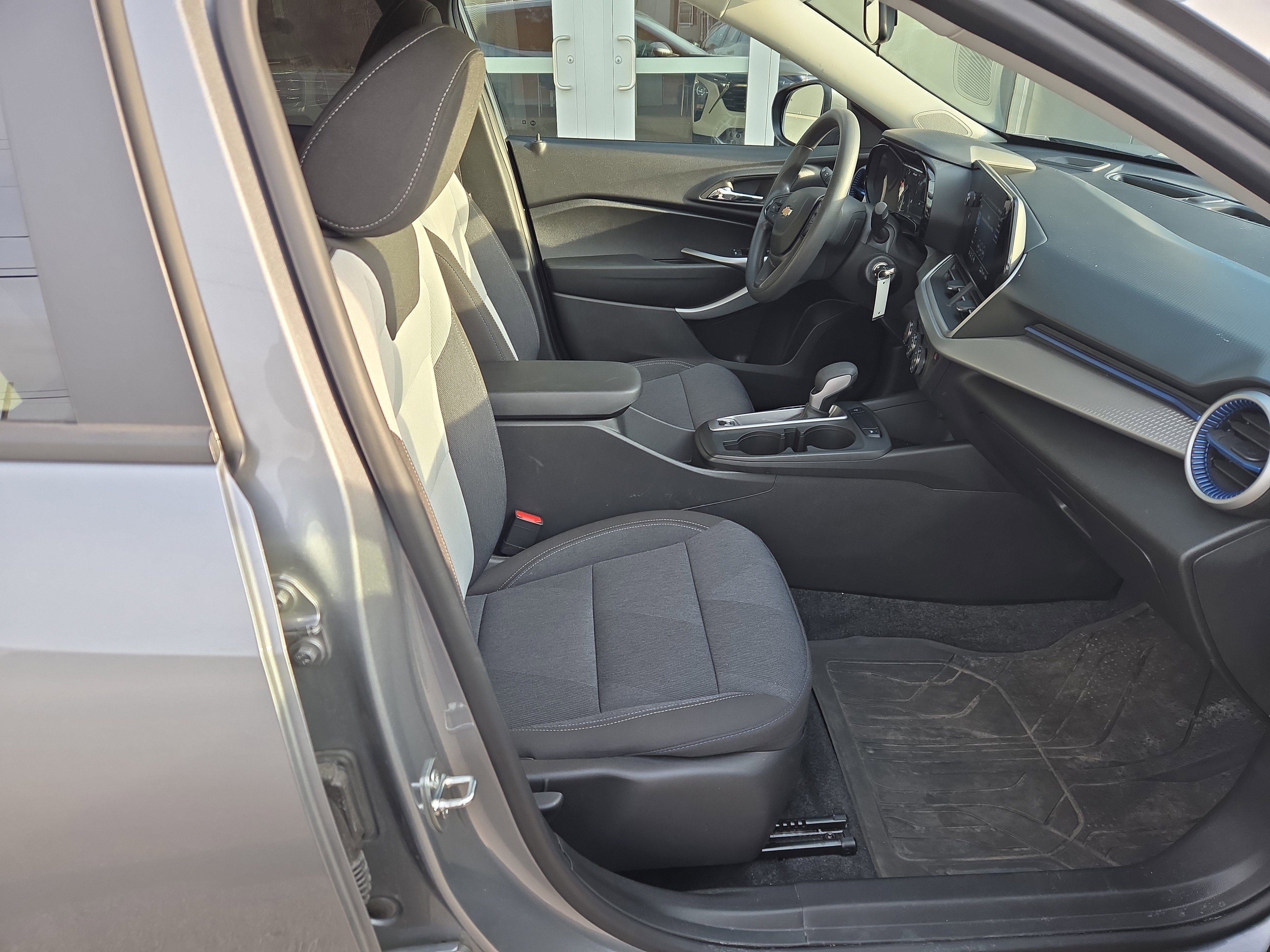 Used 2024 Chevrolet Trax LS w/ LS Convenience Package image 18