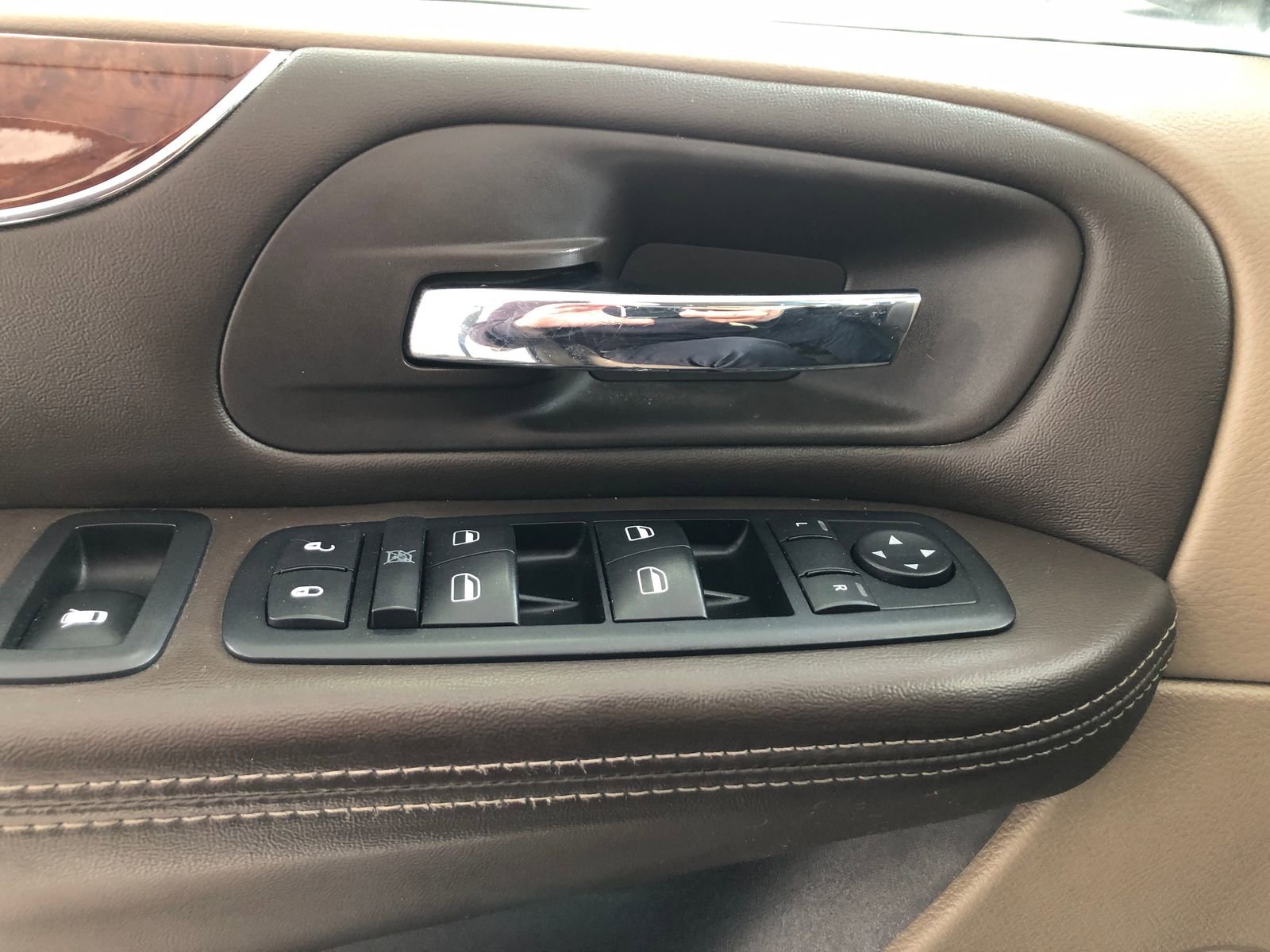 Used 2011 Chrysler Town & Country Touring FWD image 37
