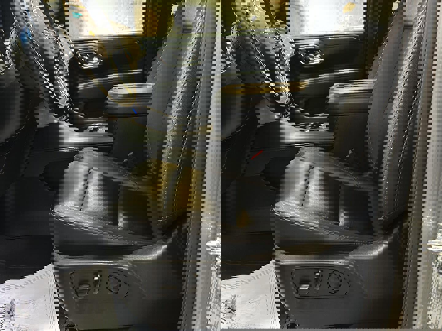 Used 2023 Chevrolet Suburban LT image 16