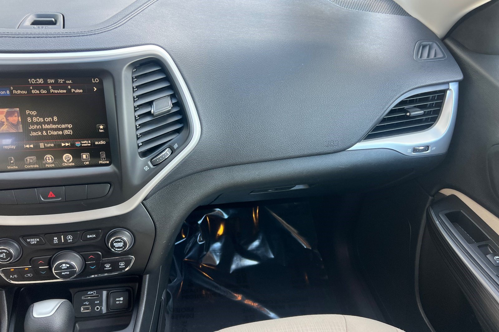 Used 2015 Jeep Cherokee Latitude w/ Comfort/Convenience Group FWD image 30