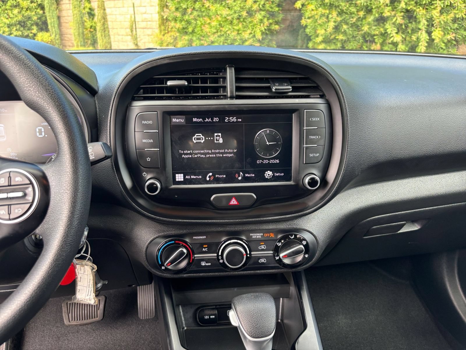 Used 2025 Kia Soul LX w/ LX Technology Package FWD image 17