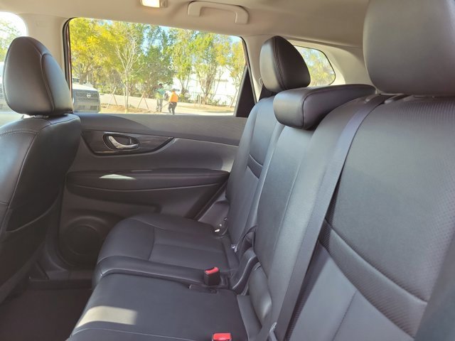 Used 2017 Nissan Rogue SL w/ SL Premium Package image 15