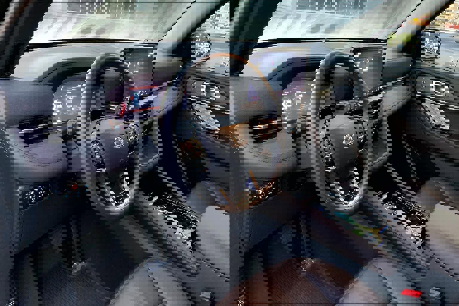 Used 2025 Ford Explorer Platinum image 16