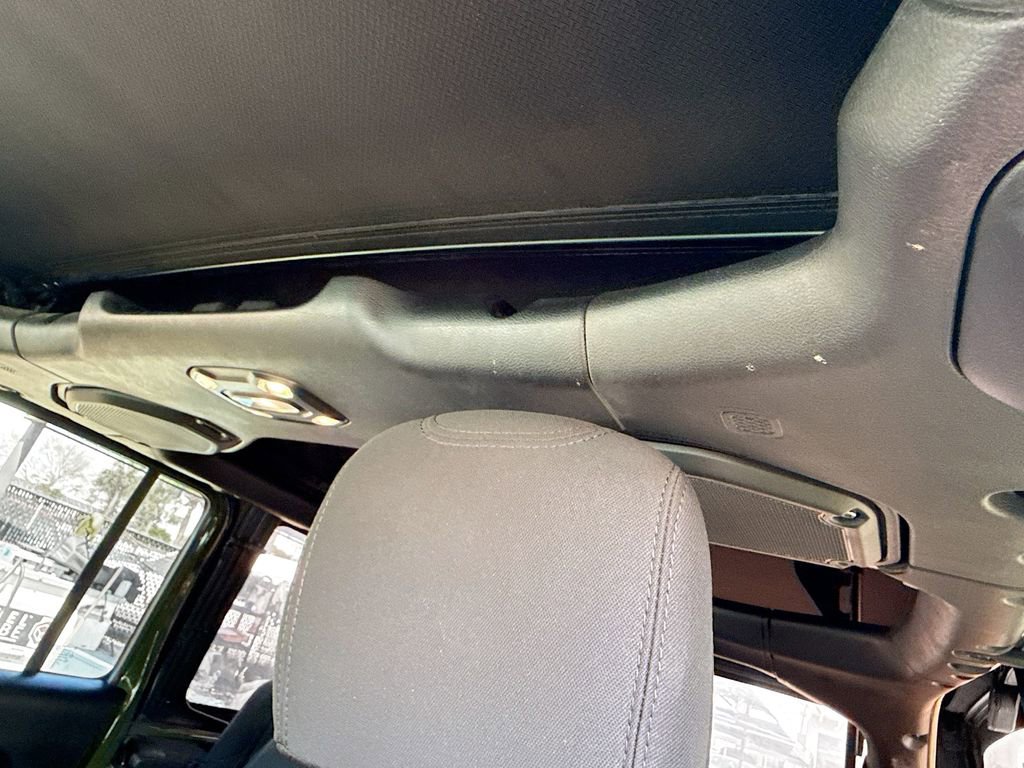 Used 2023 Jeep Wrangler Unlimited w/ Cold Weather Group image 20