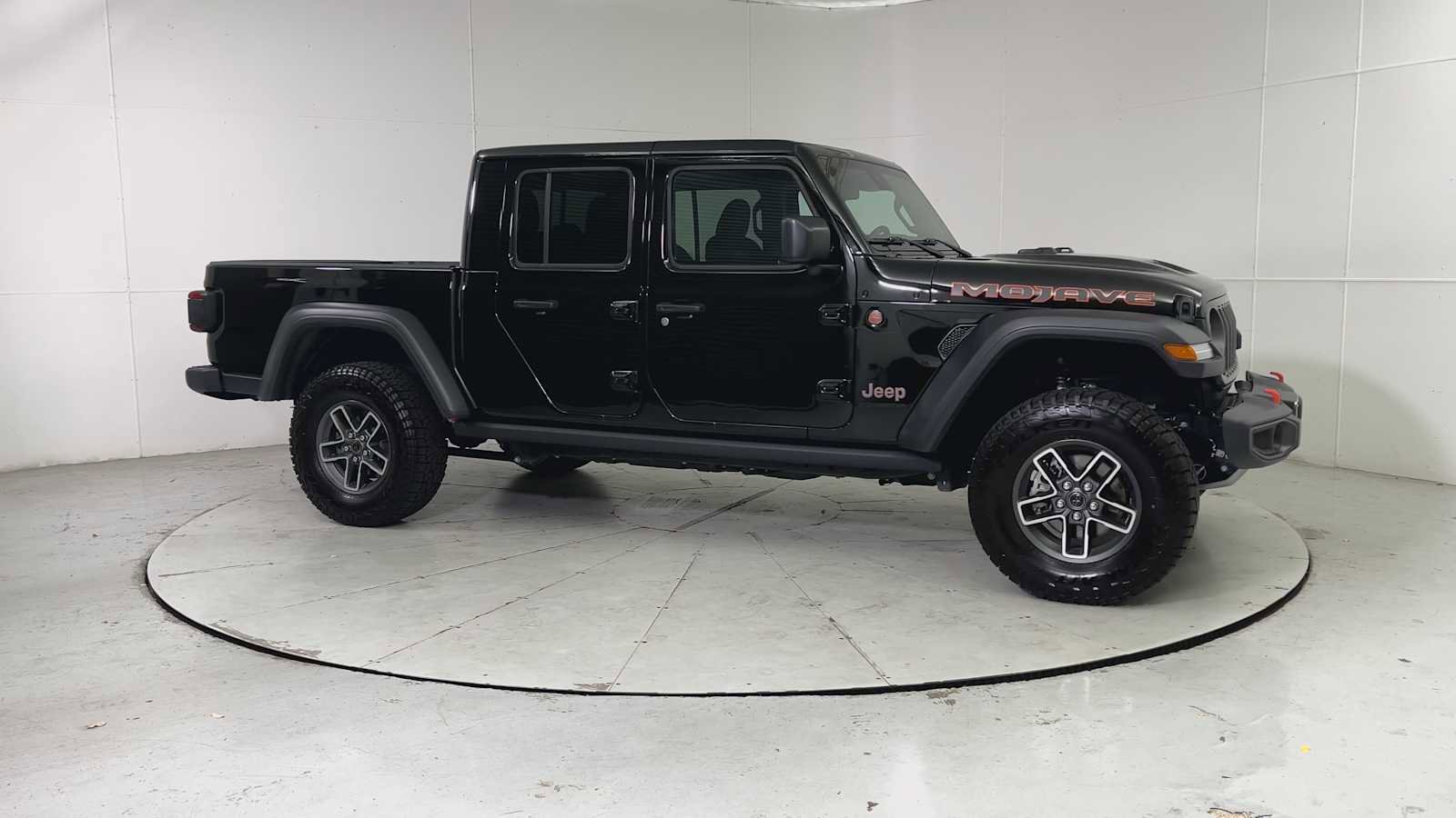 Used 2025 Jeep Gladiator Mojave w/ Convenience Group image 7
