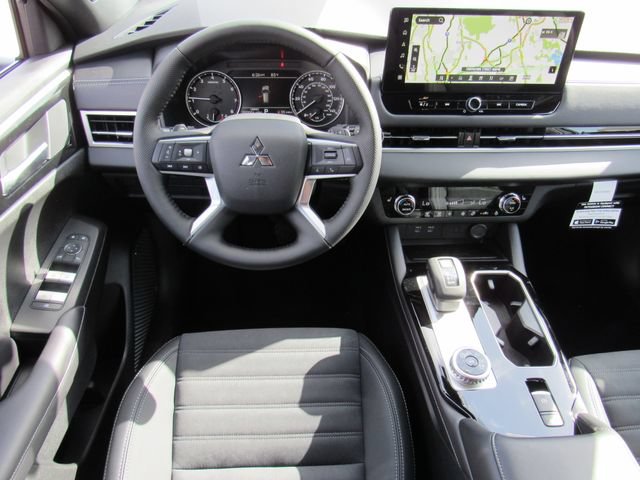 New 2026 Mitsubishi Outlander LE FWD image 17