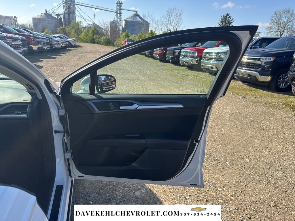 Used 2016 Ford Fusion SE FWD image 36