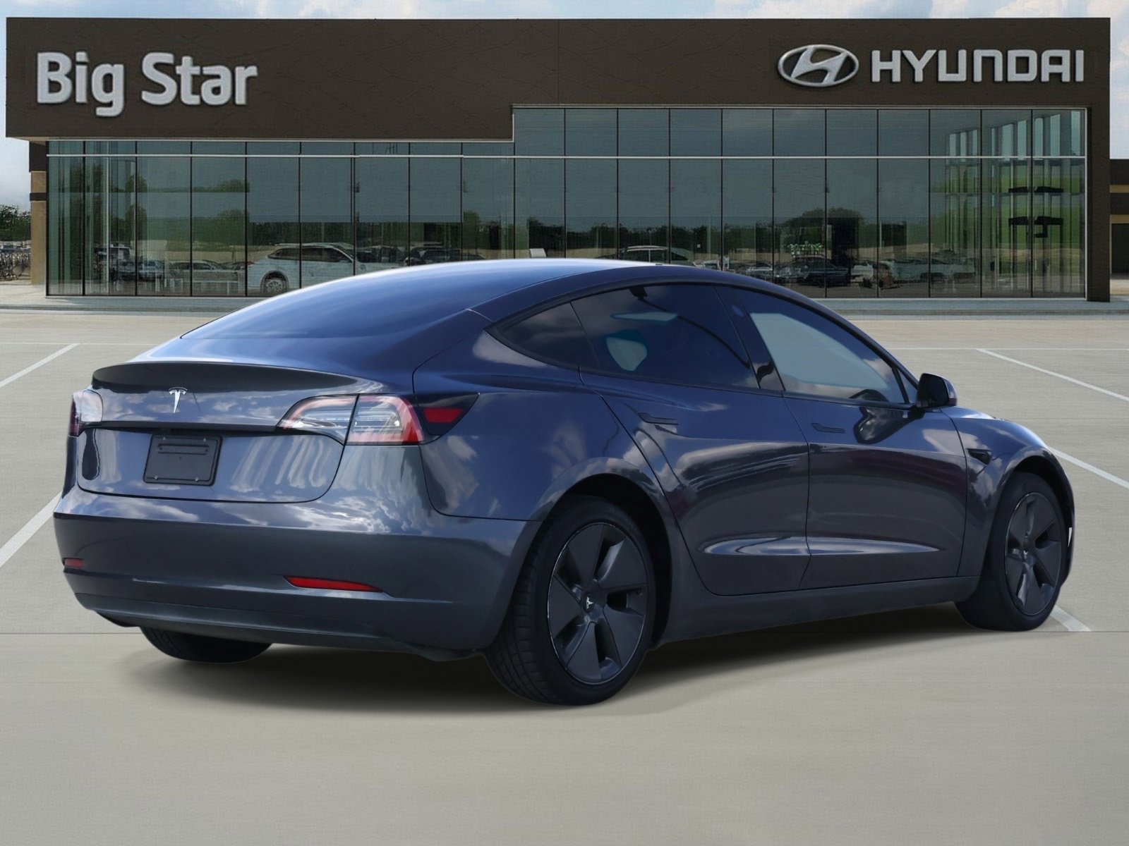 Used 2023 Tesla Model 3 Standard Range image 4