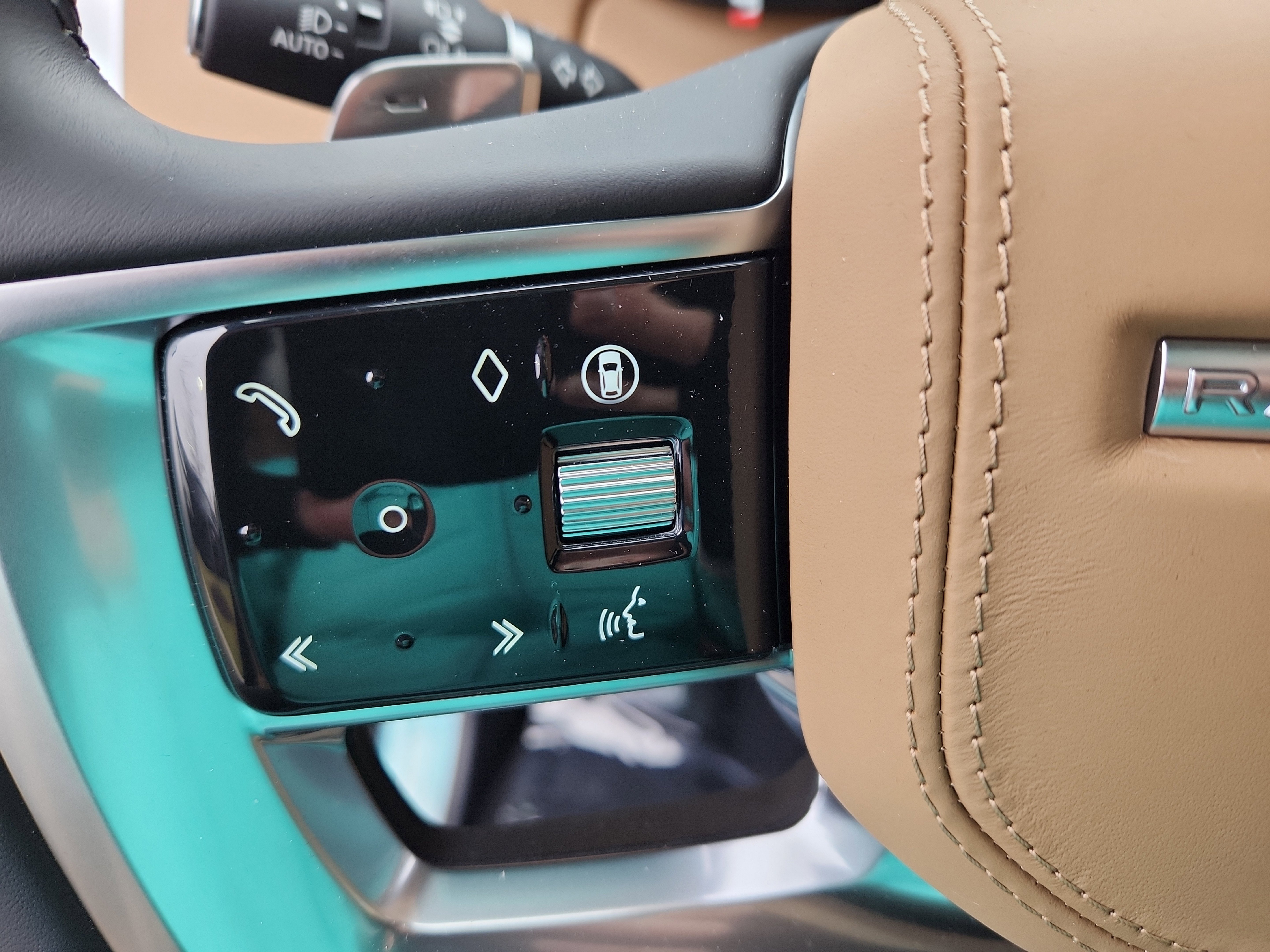 New 2025 Land Rover Range Rover SE image 19