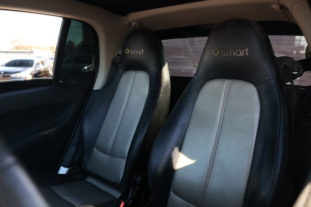 Used 2009 smart fortwo pure image 9