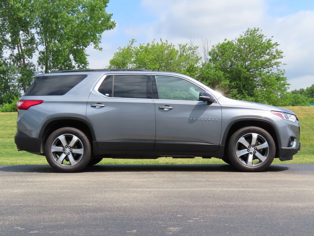 Used 2019 Chevrolet Traverse LT w/ LT Premium Package AWD/4WD image 2
