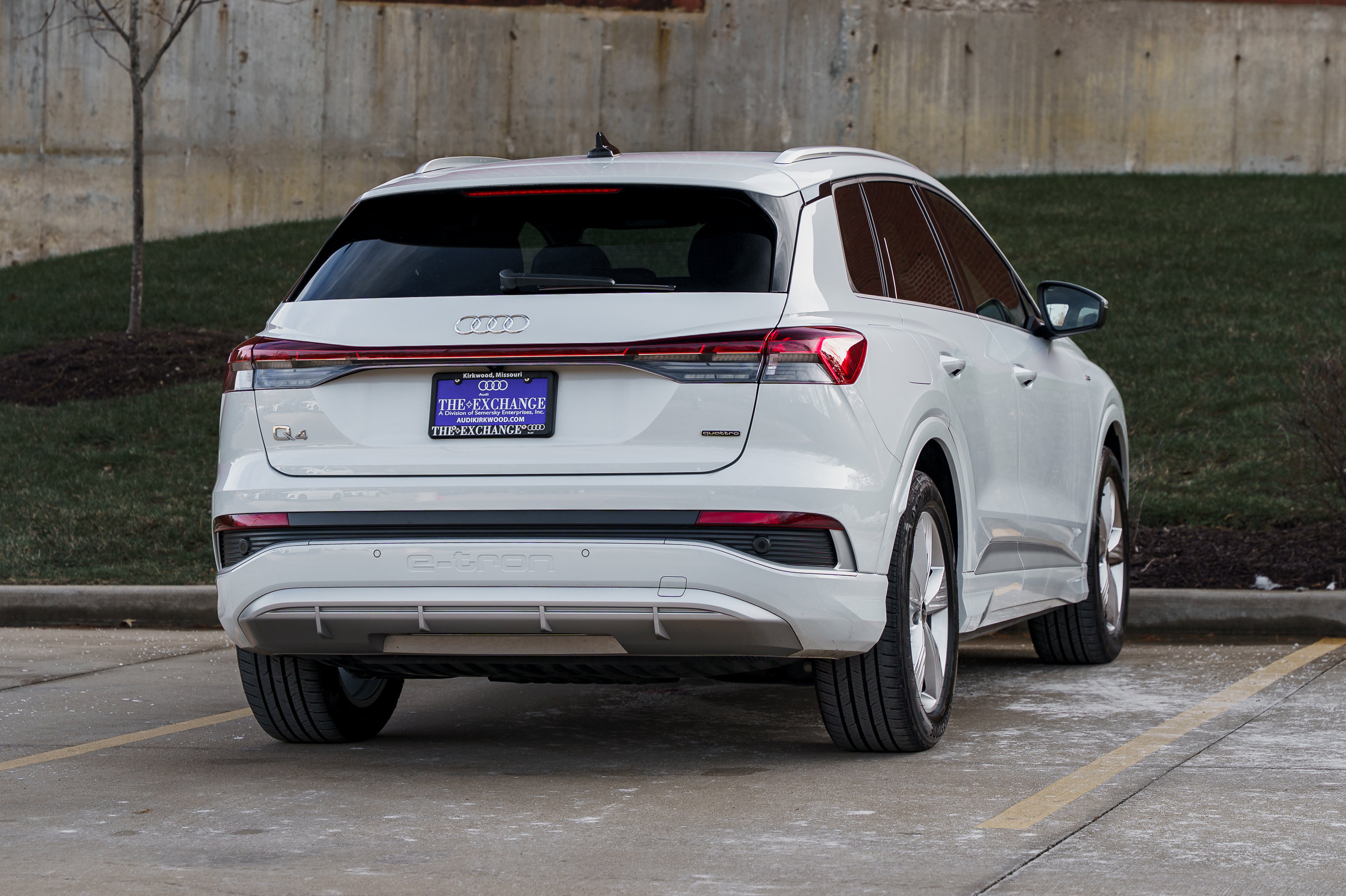 Used 2024 Audi Q4 e-tron Premium image 4