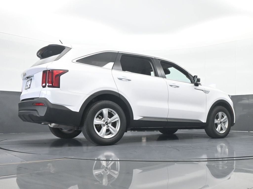 Used 2023 Kia Sorento LX image 56
