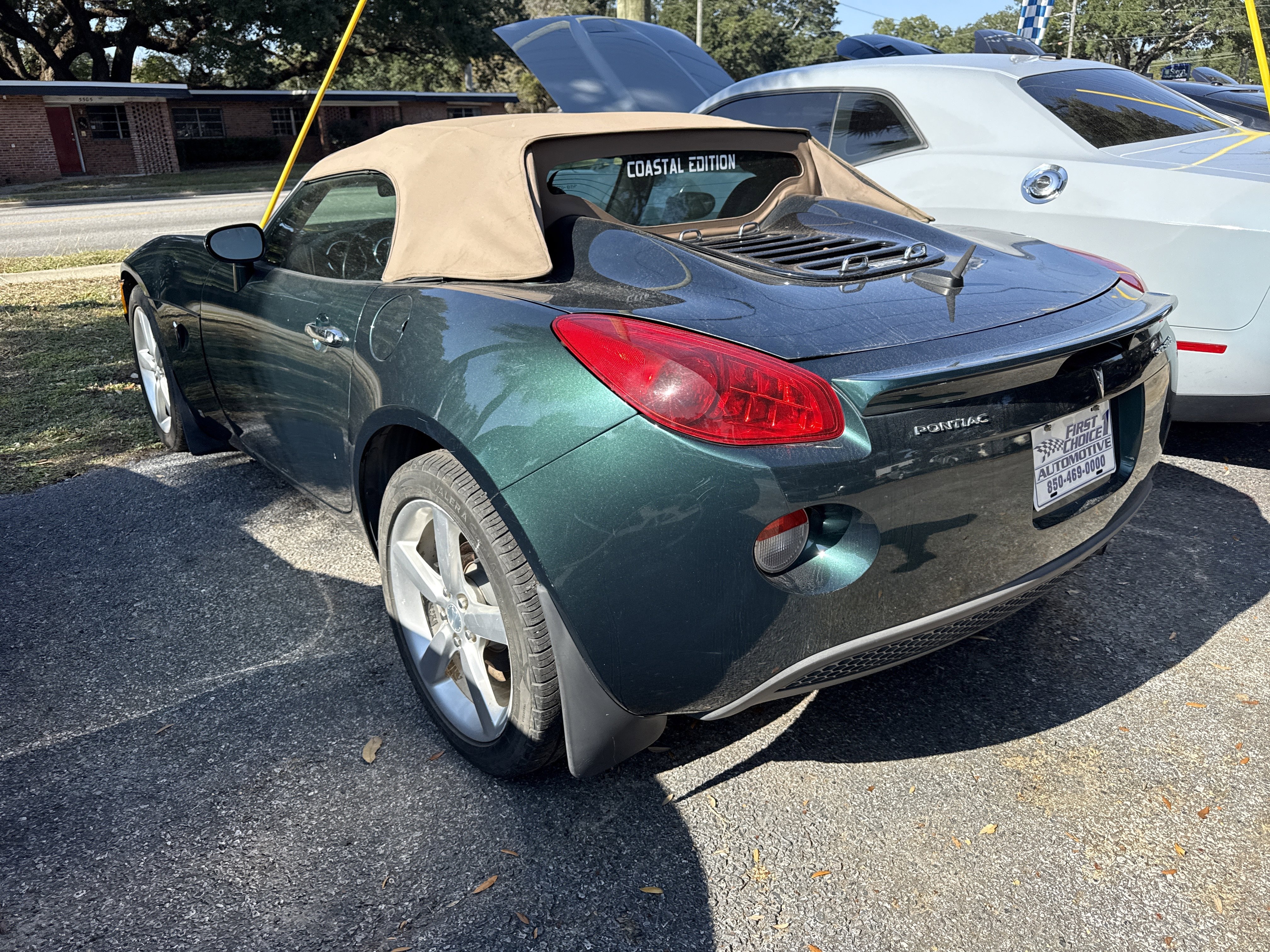 Used 2009 Pontiac Solstice Convertible w/ Preferred Package image 4