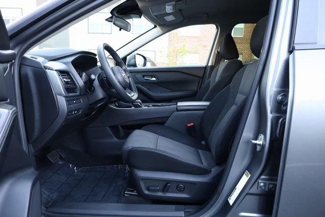 Used 2024 Nissan Rogue SV image 13