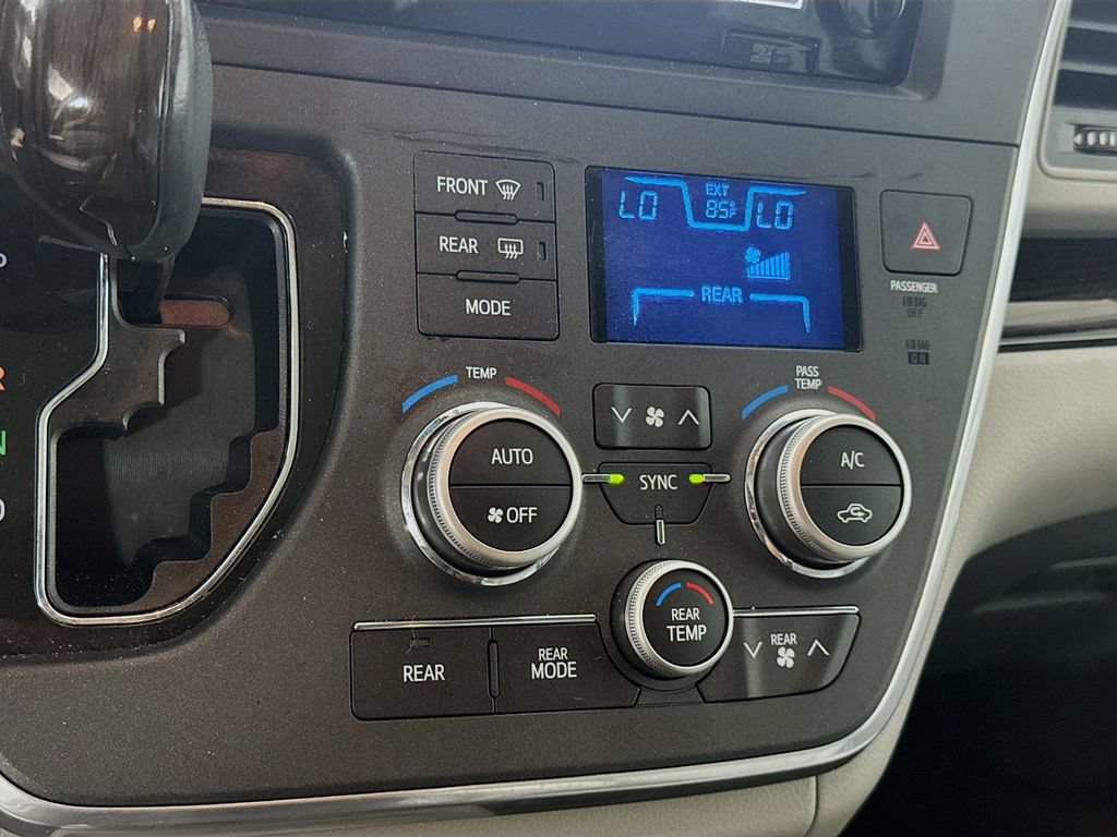 Used 2017 Toyota Sienna XLE w/ XLE Navigation Package FWD image 16