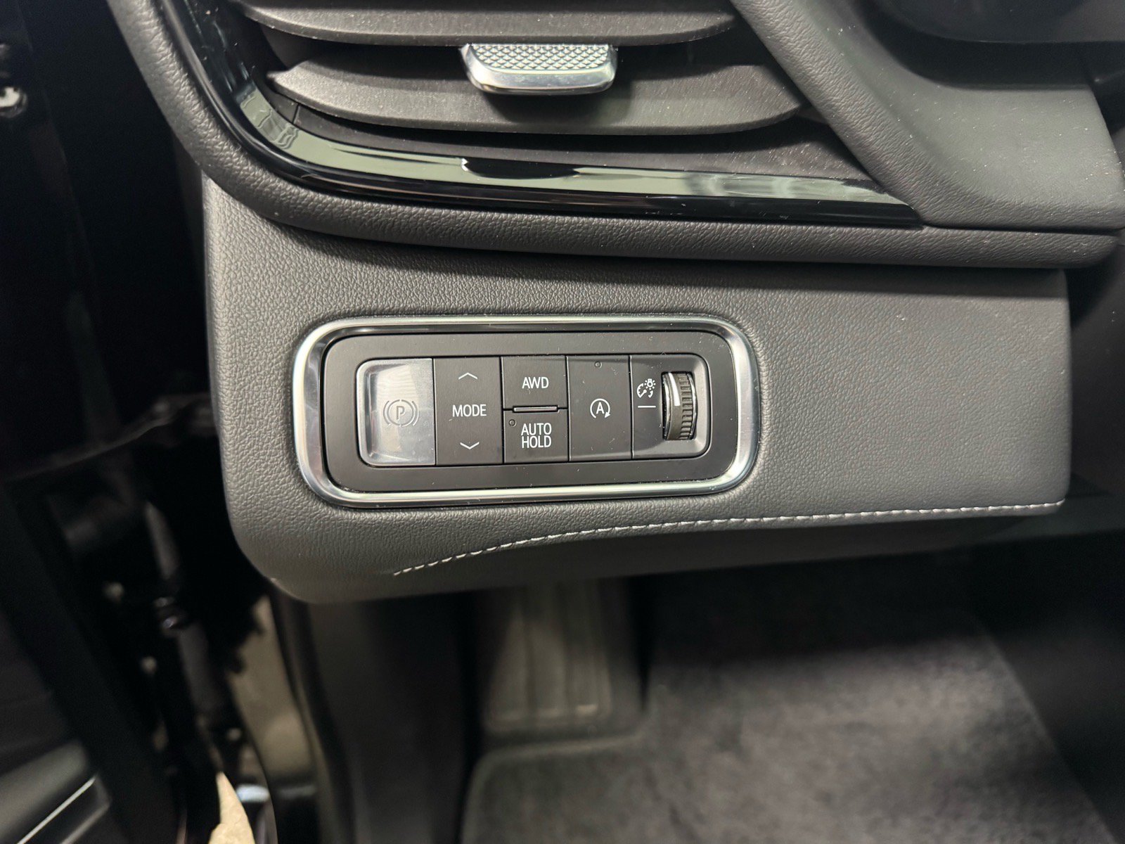 Used 2025 Buick Enclave Avenir w/ Super Cruise Package AWD/4WD image 19