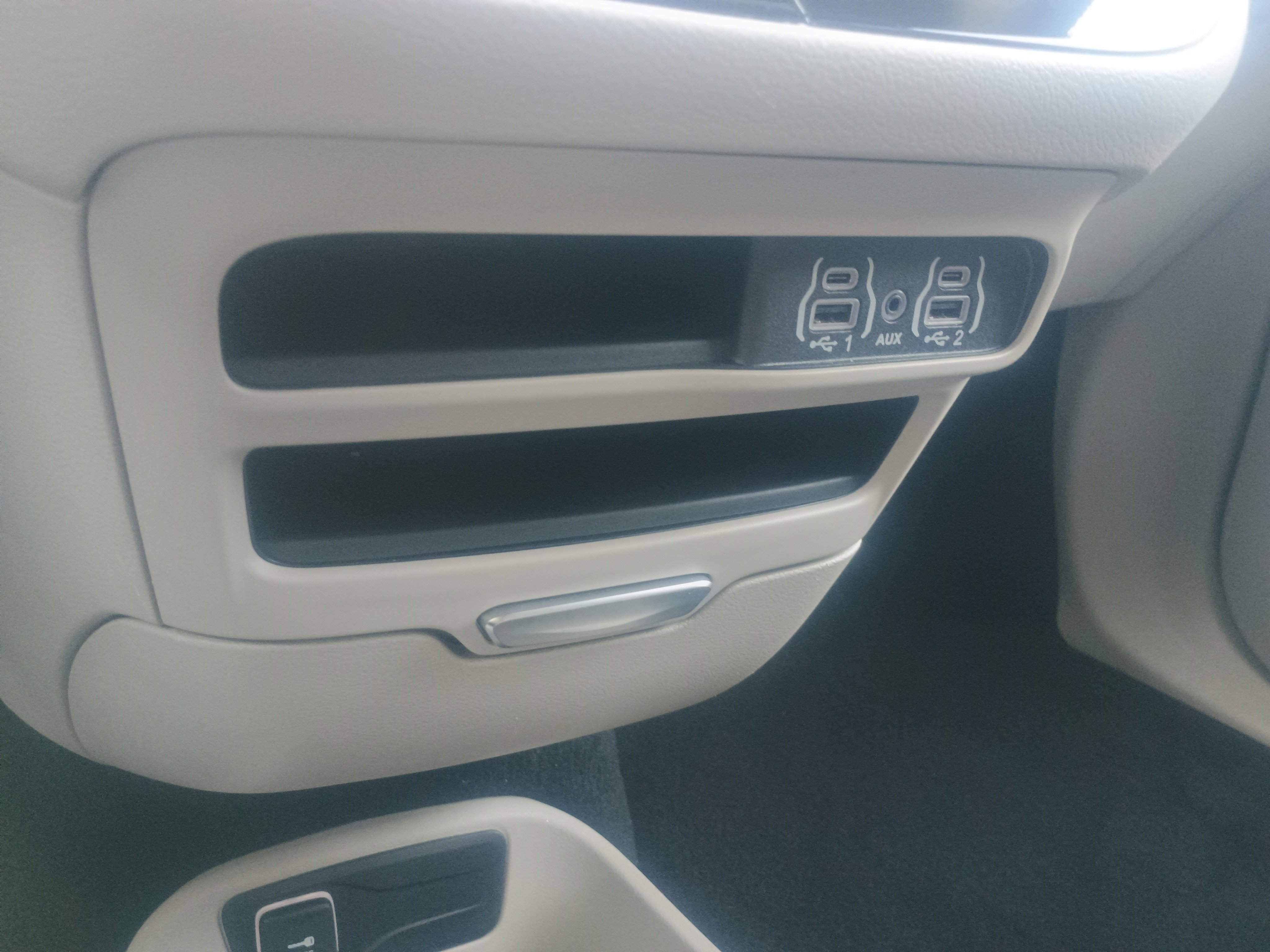 Used 2024 Chrysler Pacifica Touring-L image 31