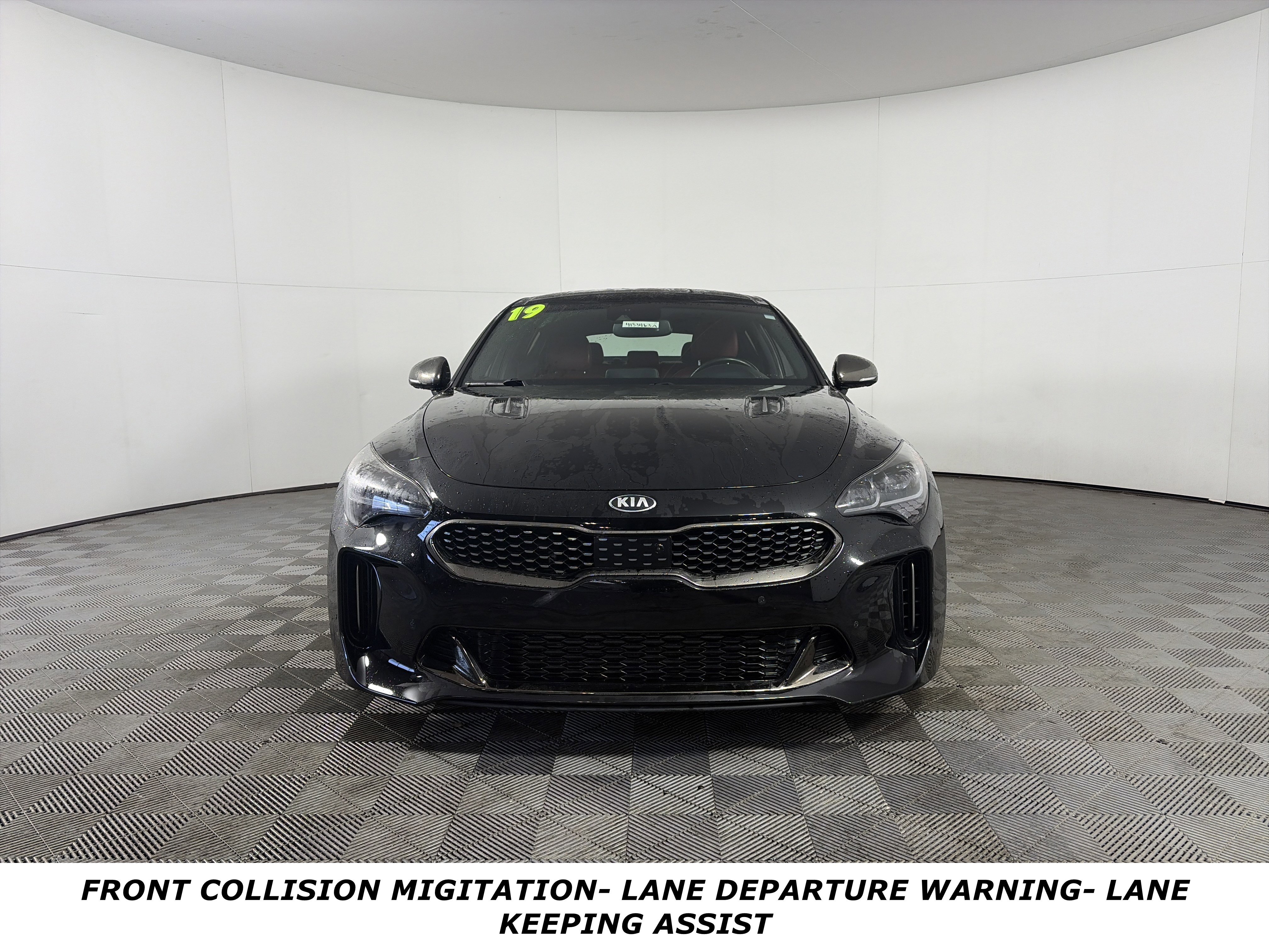 Used 2019 Kia Stinger GT2 image 2