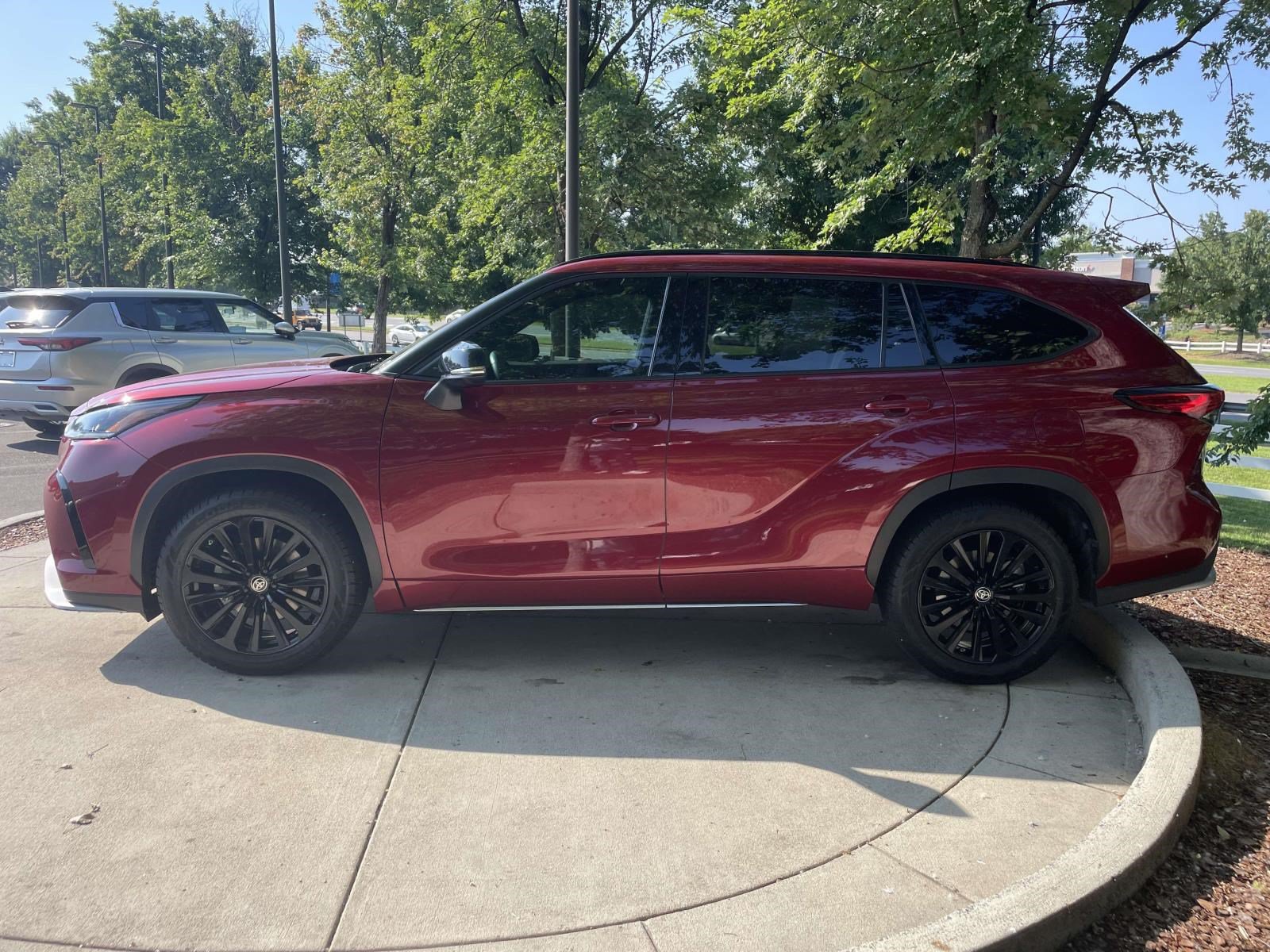 Used 2023 Toyota Highlander XSE AWD/4WD image 7