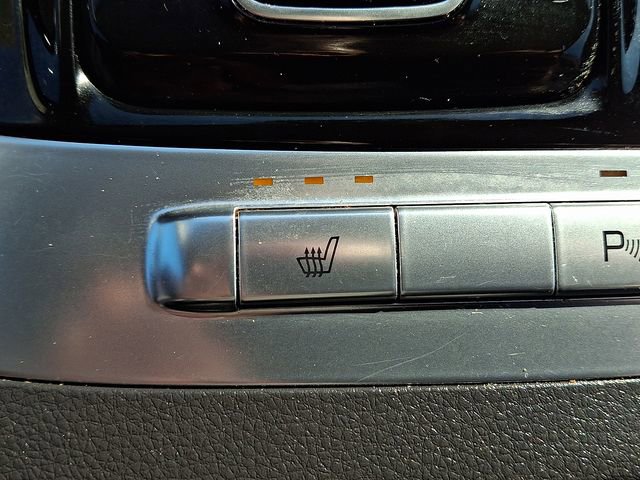 Used 2024 Kia Carnival EX image 24