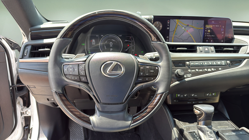 Used 2020 Lexus ES 300h w/ Premium Package FWD image 22