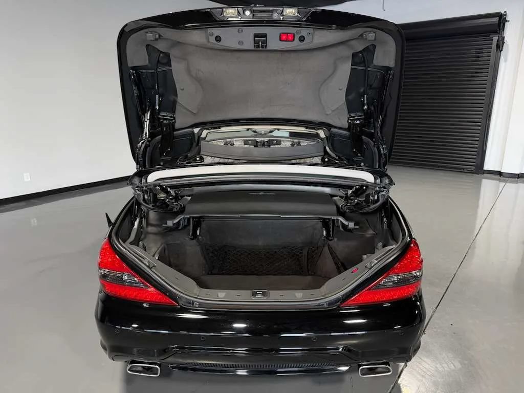 Used 2011 Mercedes-Benz SL 550 w/ Premium I Pkg image 11