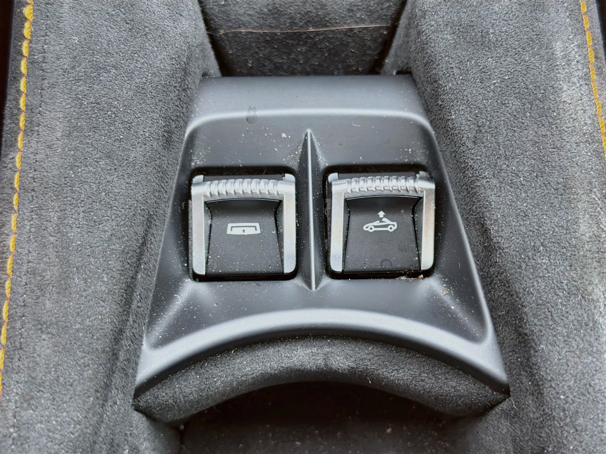 Used 2024 McLaren 750S Spider RWD image 37