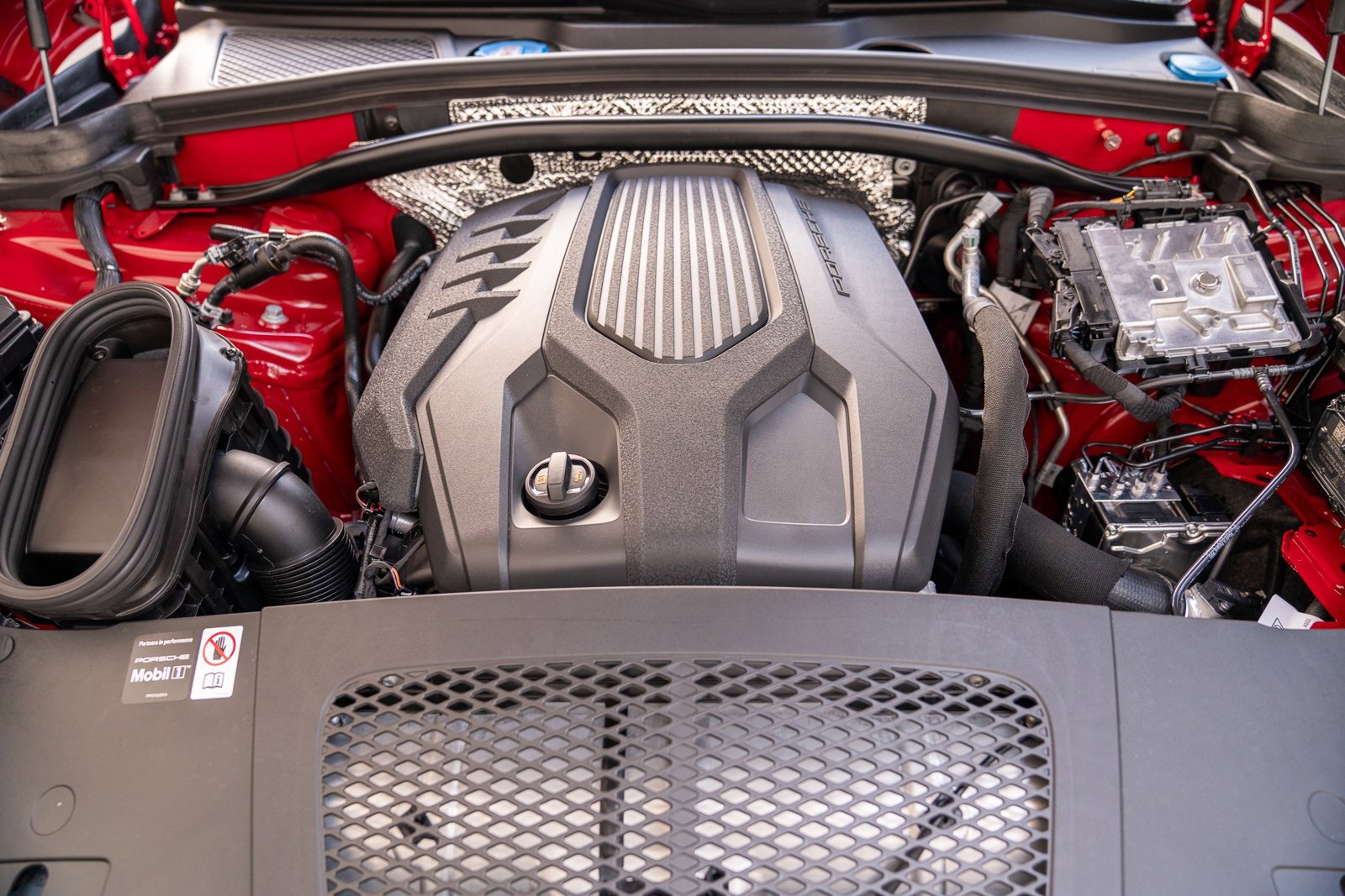 Certified 2025 Porsche Macan image 25