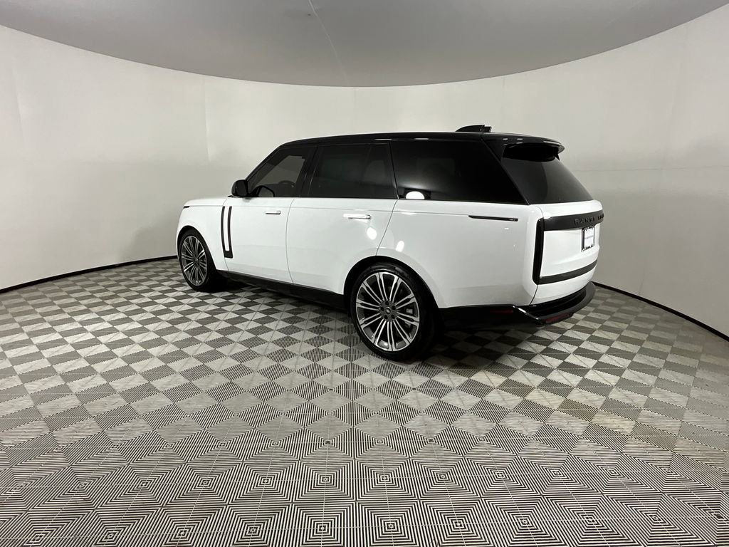 Used 2025 Land Rover Range Rover SE AWD/4WD image 3