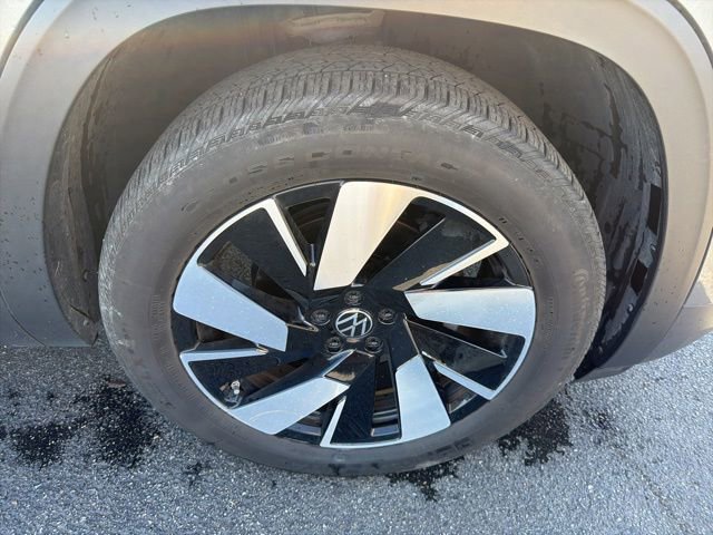 Used 2024 Volkswagen Atlas Cross Sport SE image 5