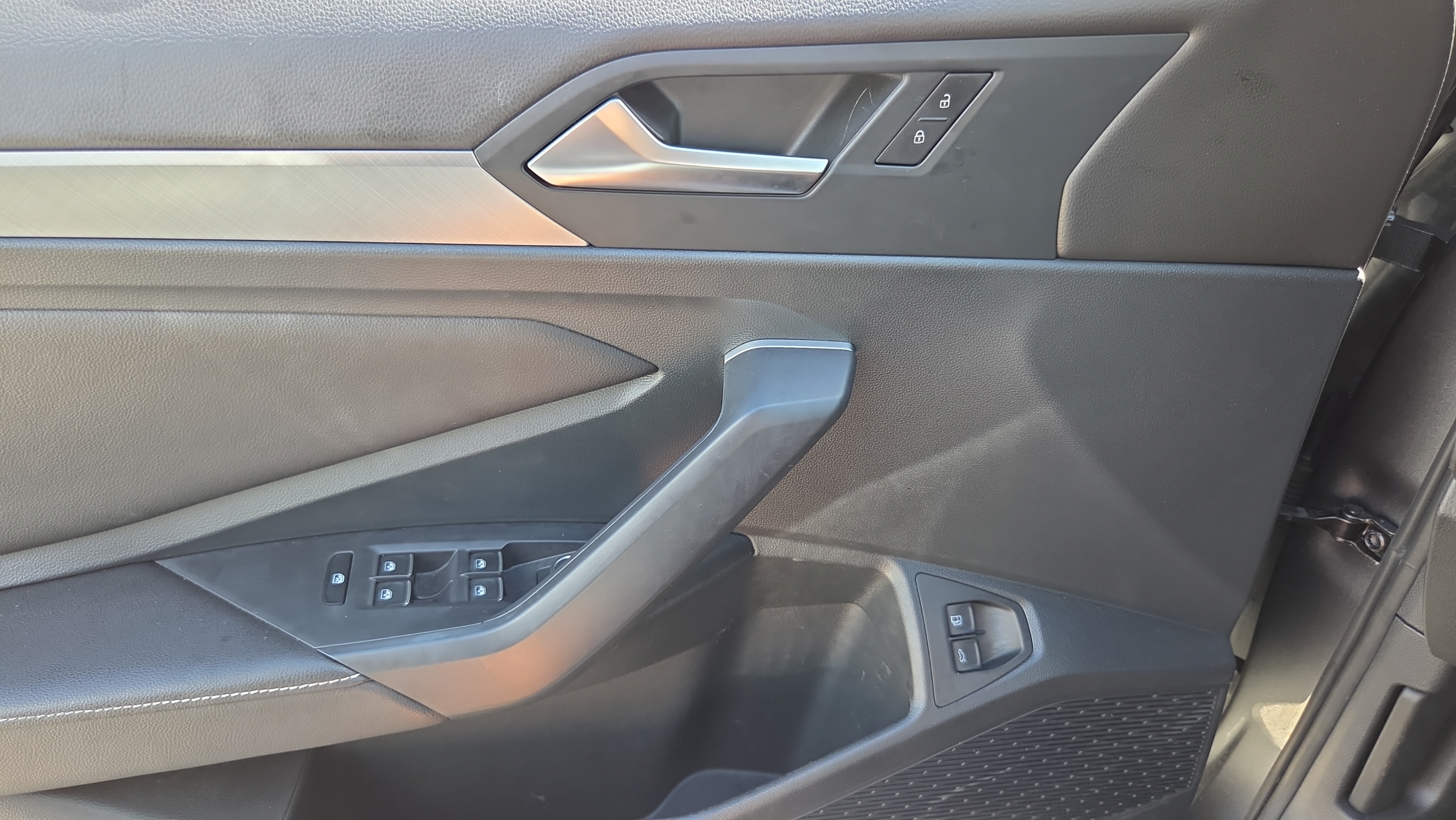 Used 2023 Volkswagen Jetta SE w/ Panoramic Sunroof Package FWD image 28