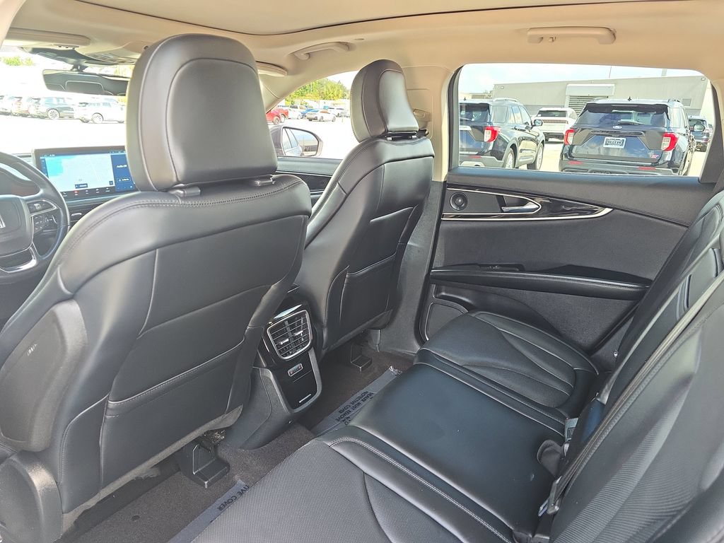 Used 2021 Lincoln Nautilus Reserve AWD/4WD image 12