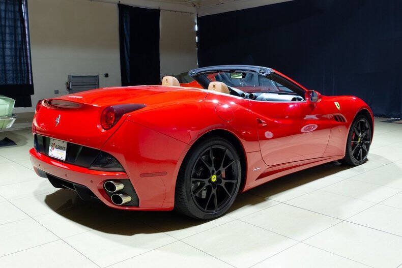 Used 2010 Ferrari California RWD image 24