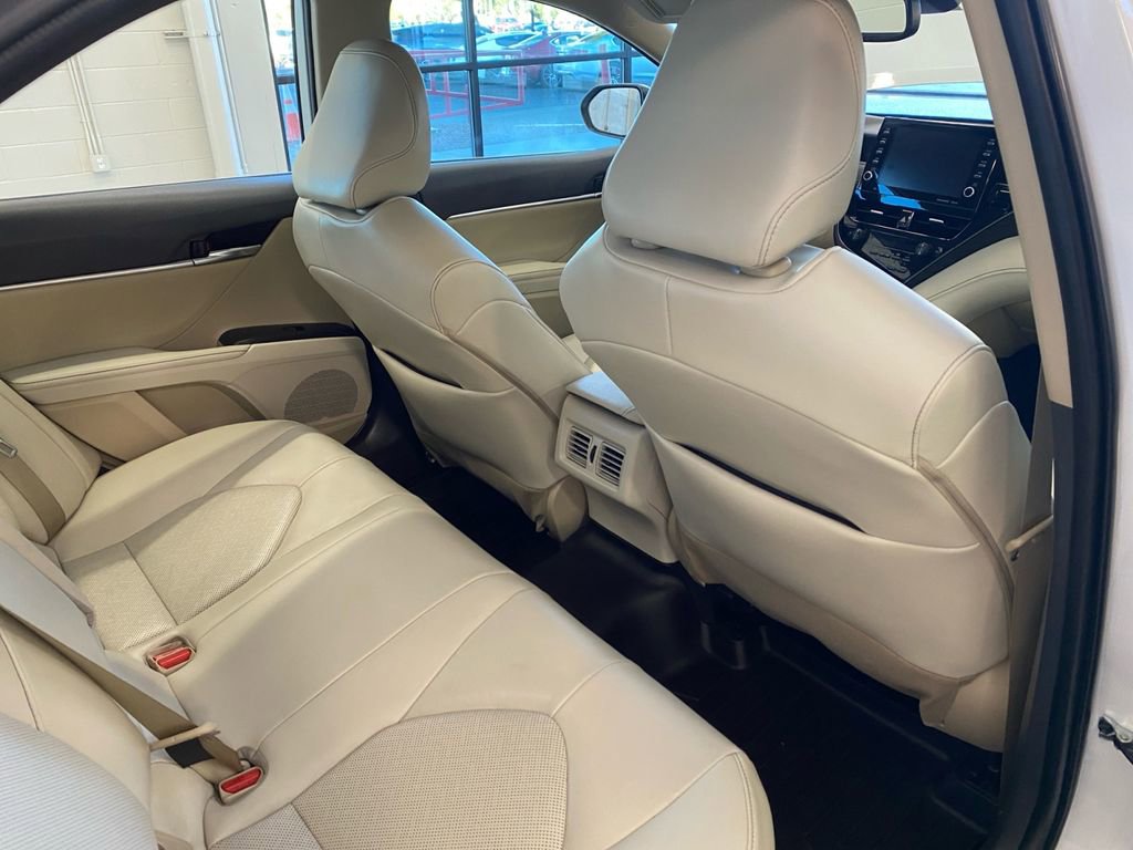 Used 2022 Toyota Camry XLE image 18