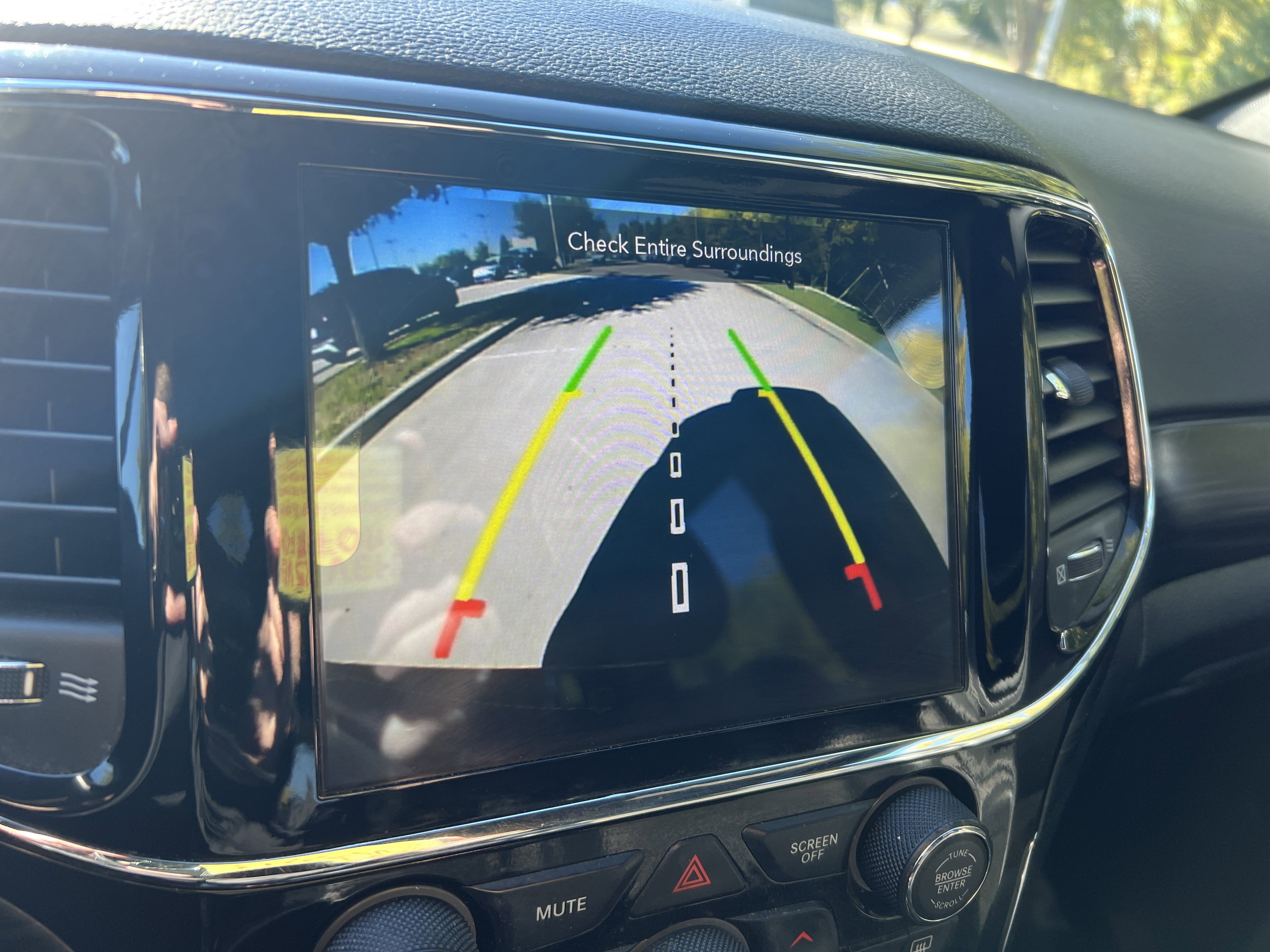 Used 2021 Jeep Grand Cherokee Laredo X image 24