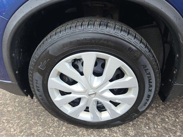 Certified 2017 Nissan Rogue S image 10