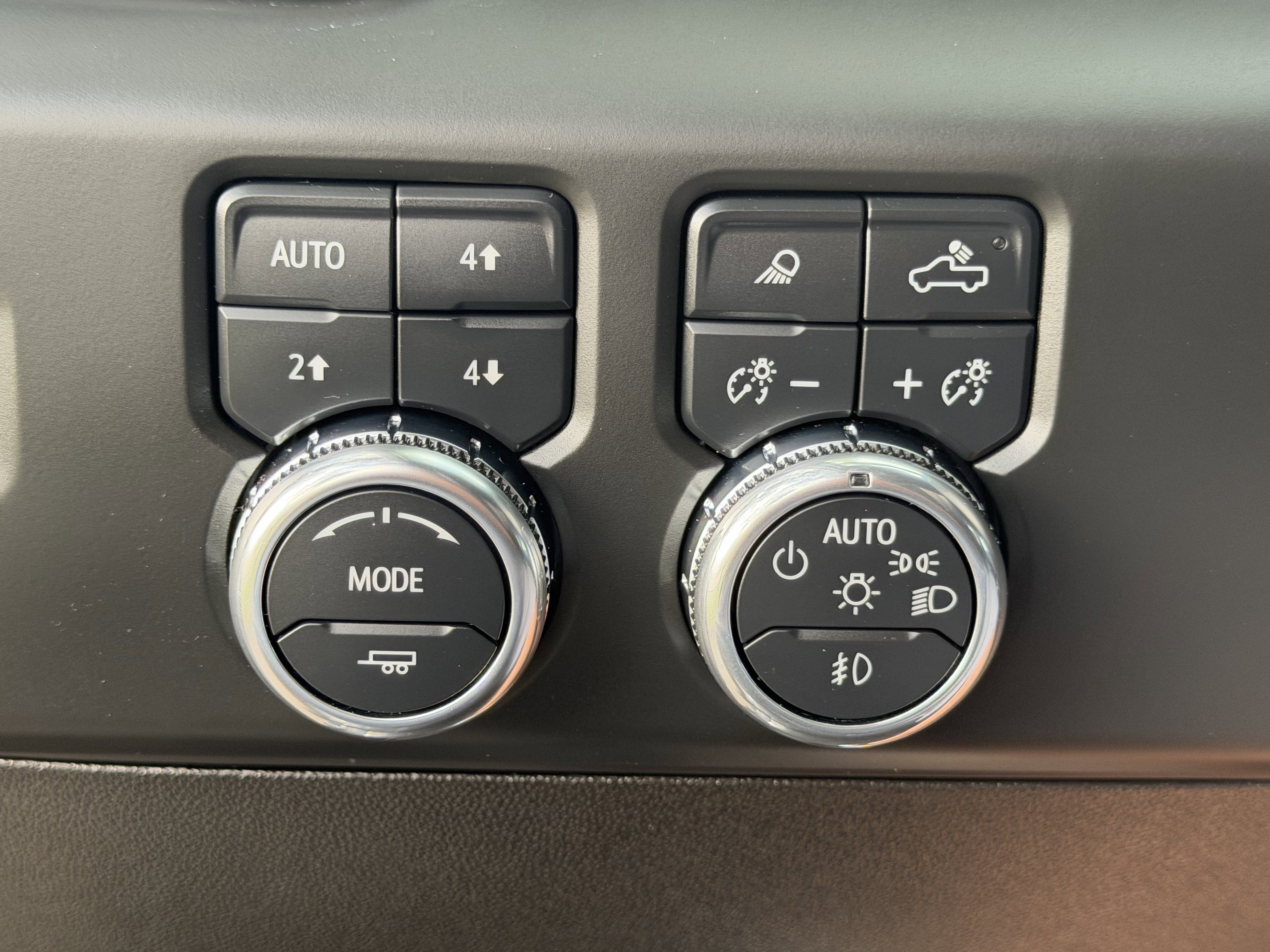 Used 2025 GMC Sierra 3500 Denali AWD/4WD image 26