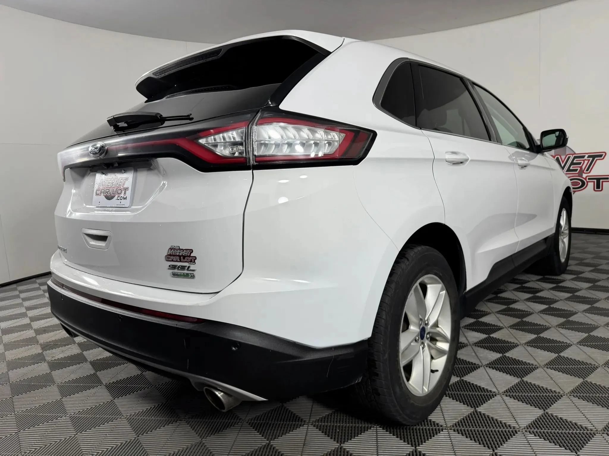 Used 2016 Ford Edge SEL FWD image 26