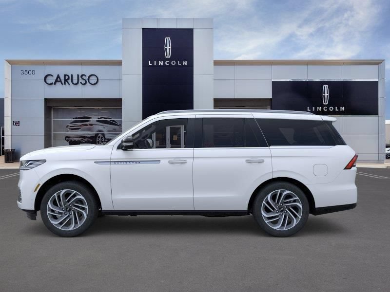 New 2026 Lincoln Navigator Reserve AWD/4WD image 3