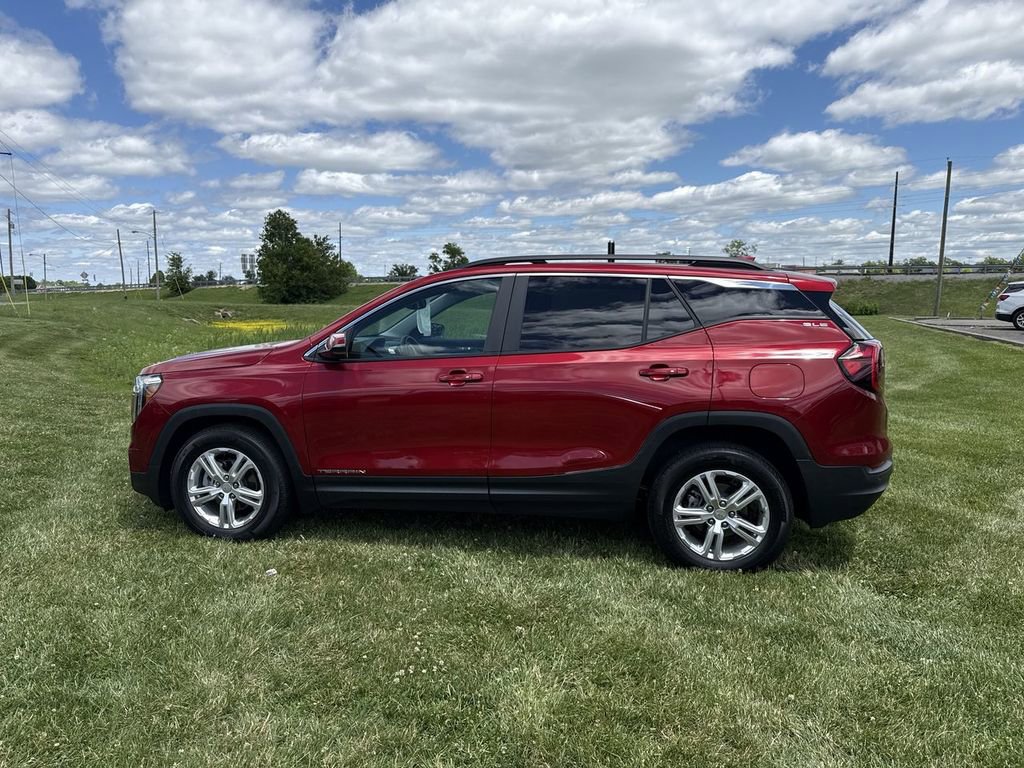 Used 2022 GMC Terrain SLE w/ Driver Convenience Package FWD image 11