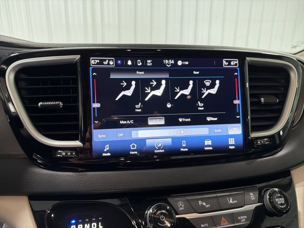 Used 2024 Chrysler Pacifica Touring-L FWD image 26